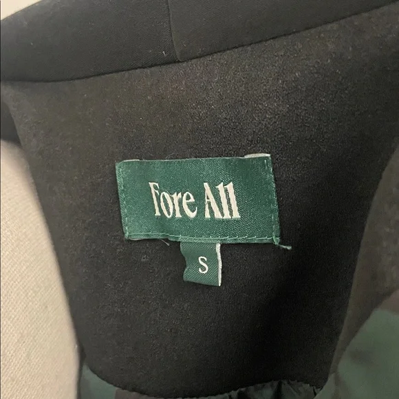 Elegant Black Blazer with Emblem - Picture 2 of 5